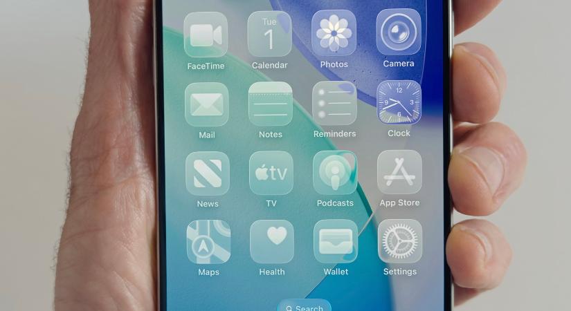Üveghatást hoz az Apple eszközeire a Liquid Glass dizájn