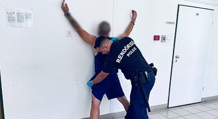 Ennél csúnyább lebukás alig van, nem akárki ismerte fel a szoboszlói állomáson a körözött férfit