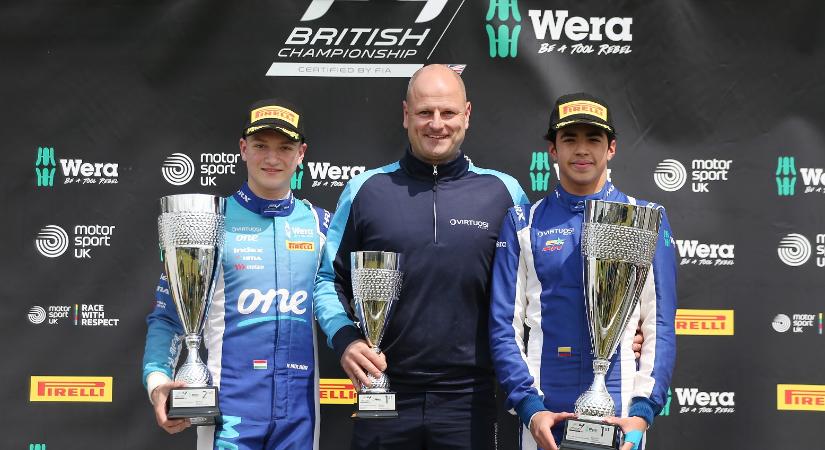 A brit F4 éllovasaként távozott Molnár Martin a történelmi győzelmének helyszínéről