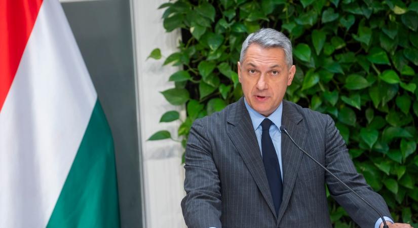 Belebukik Lázár János a sorozatos MÁV-botrányokba?