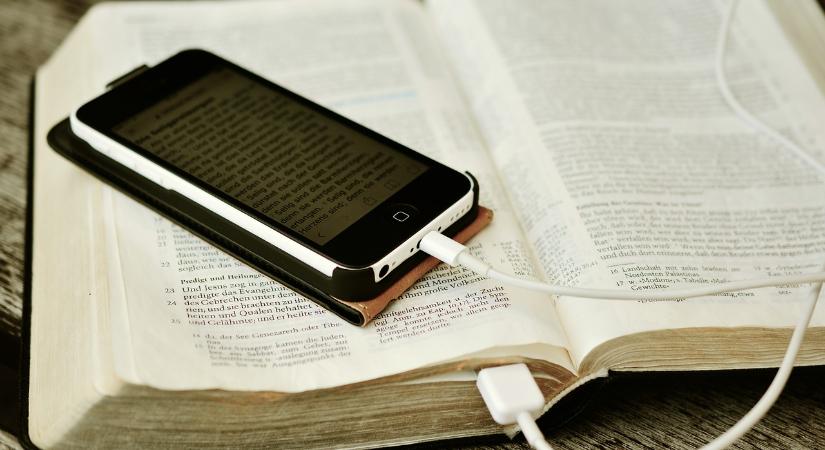 Ki írta a Bibliát? – majd a mesterséges intelligencia megmondja…