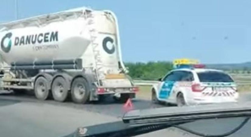 Hatalmas forgalmi dugó alakult ki reggel a 37-esen - videó
