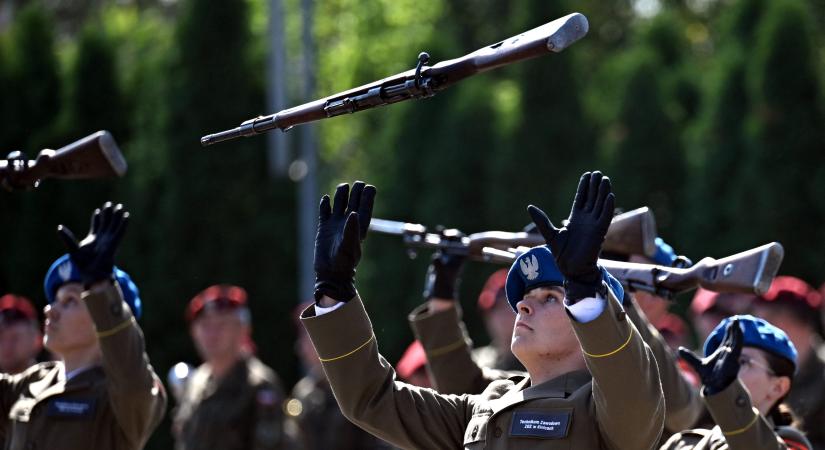 Fenn lehet-e tartani sok pénzzel a NATO-egység látszatát?