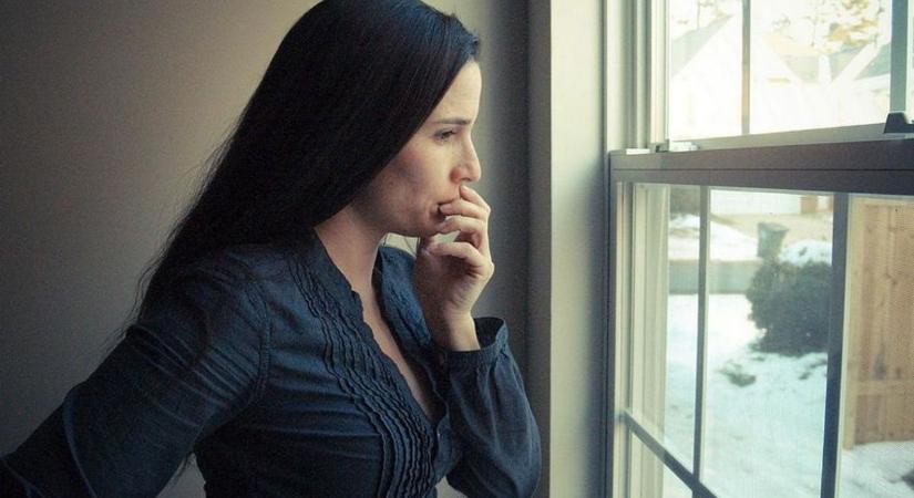 Az ünnepnap se számít, a szomszédban megy a kopácsolás, a társasház nyugalmának annyi