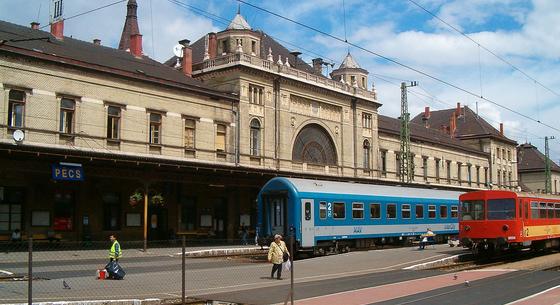 Pár éve újították csak fel a pécsi vasútvonalat, de egy szakaszon ismét pótlóbuszok járnak majd, és az InterCityket sem a Keletiben kell majd keresni