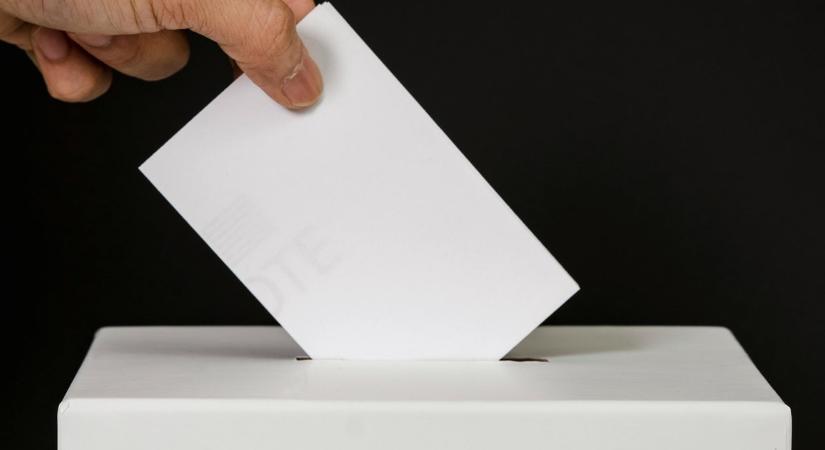 Féktelen költekezés jöhet, el akarják törölni a választások kampányára fordítható összeg felső határát