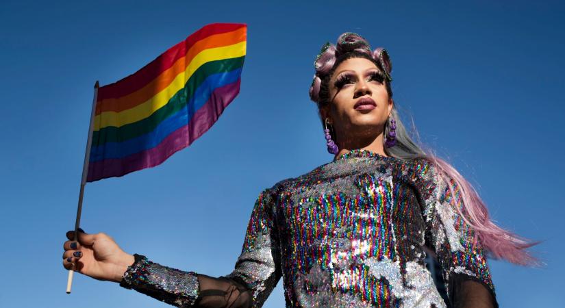Kiszállt az amszterdami Pride támogatásából a világ két legnagyobb közösségi médiacége