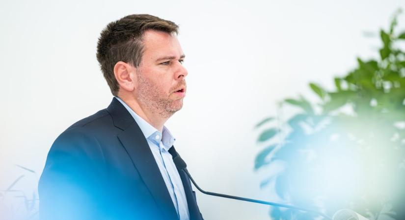 Vitézy szerint Lázár beszerzési kézivezérlése miatt nem sikerült gyorsan megoldani a hétvégi sorompóproblémát