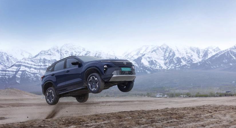 Házimozival és drift móddal érkezik a Tata elektromos SUV-ja