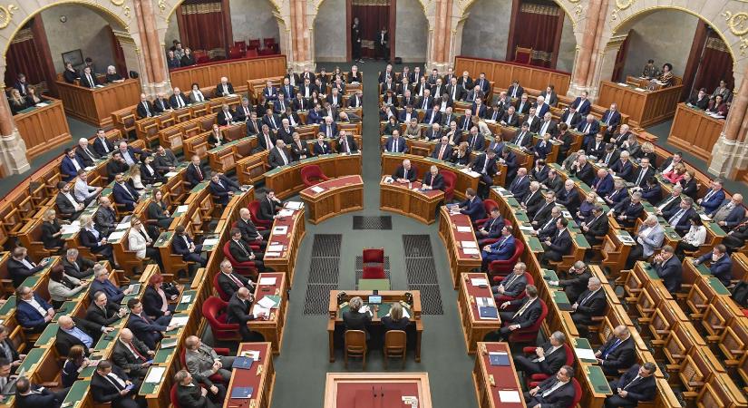 Akár már a jövő héten szavazhat a kampányköltés-korlát eltörléséről az Országgyűlés