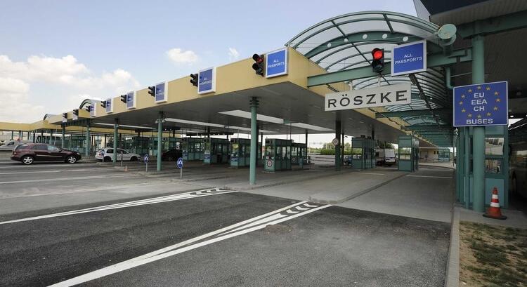 Meghosszabbított nyitva tartás a Röszke közúti határátkelőhelyen