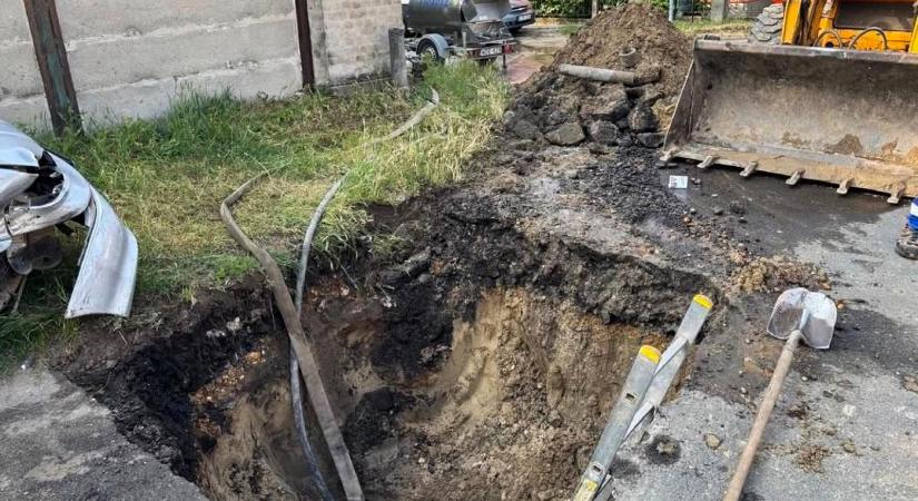 Dunakeszin egyszerre hét helyen volt csőtörés, sok lakó lajtoskocsikból kap vizet