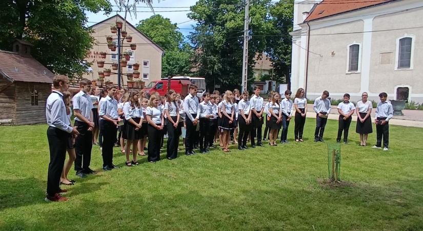 Faültetéssel emlékeztek az elcsatolt országrészekre
