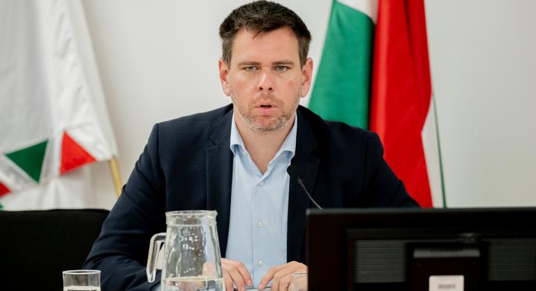 Vitézy Dávid szerint igenis Lázár János felelőssége a szombati MÁV-összeomlás