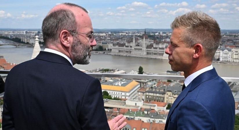 Átírnák a mentelmi szabályokat, hogy Magyar Péter megúszhassa a felelősségre vonást