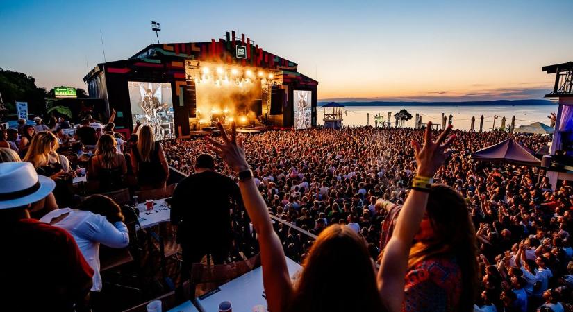 Beindult a balatoni buliszezon: ők lépnek fel a siófoki homokon!