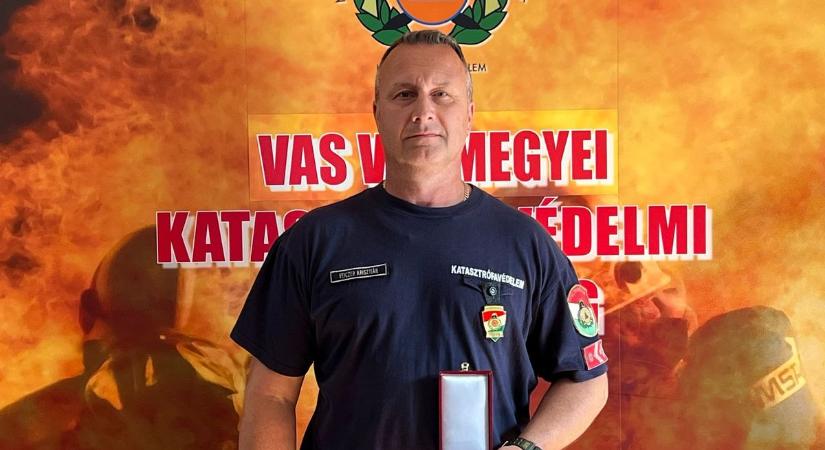 Sárvári tűzoltók három évtizedes szolgálatát ismerték el