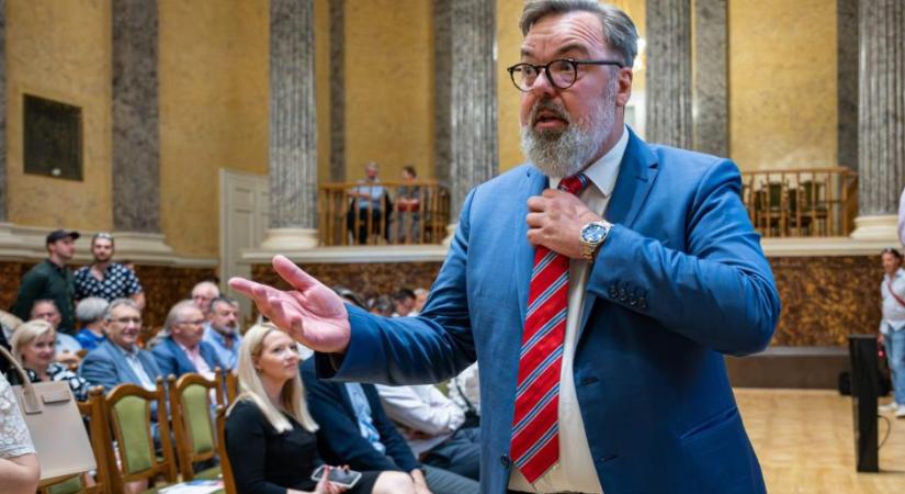 Elővették L. Simon Lászlót, hogy egy városligeti múzeum vidékre költöztetését menedzselje