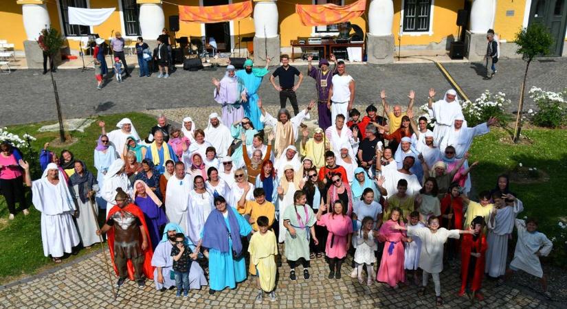 A megtartó emlékezet szertartása, Rácalmás közössége újra Passiót játszott