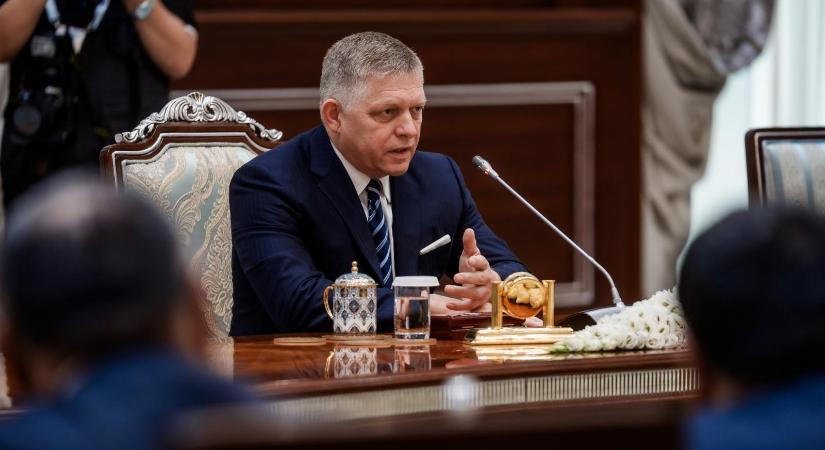 Robert Fico Üzbegisztánban elmélkedett arról, hogy milyen sok párt van, csökkenteni kellene a számukat