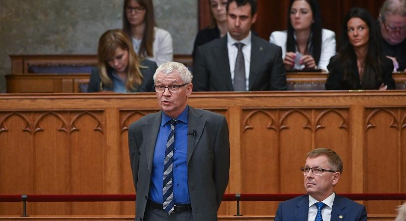Hivatalos: Ebben a pozícióban folytatja Polt Péter