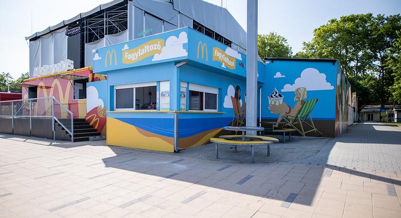 Vízre épült terasszal újít a McDonald’s