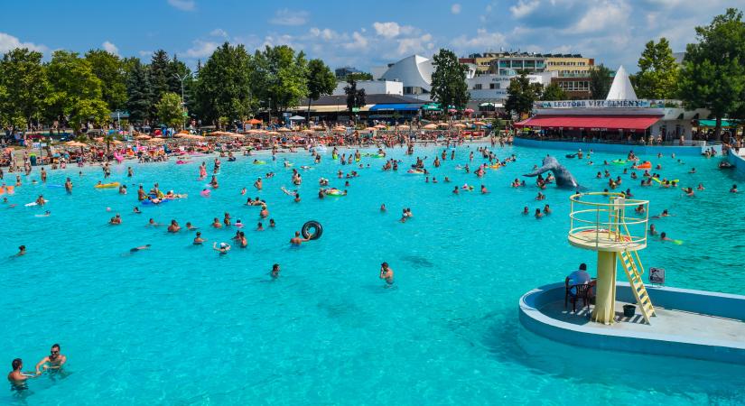 2025-ben már luxus egy családi strandolás – Hiába fogynak a vendégek, az árak idén is emelkedtek