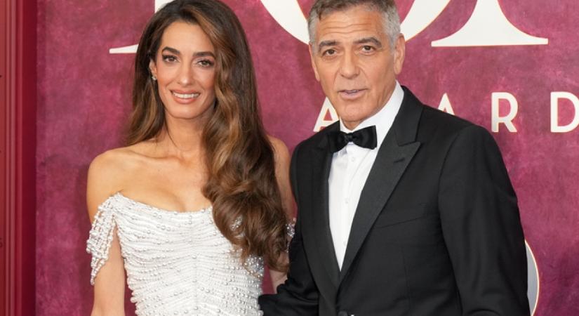 Amal Clooney felvette a világ legszebb „menyasszonyi ruháját”: maga az álom ez a pánt nélküli darab