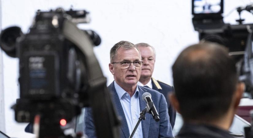 „Valamilyen szintű cenzúra kéne” – osztotta meg Facebook-oldalán a drogügyi kormánybiztos
