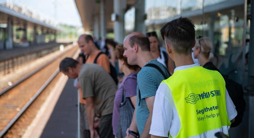 Egyvágányos közlekedés és elromlott vécé keseríti kedden a vonattal utazók életét