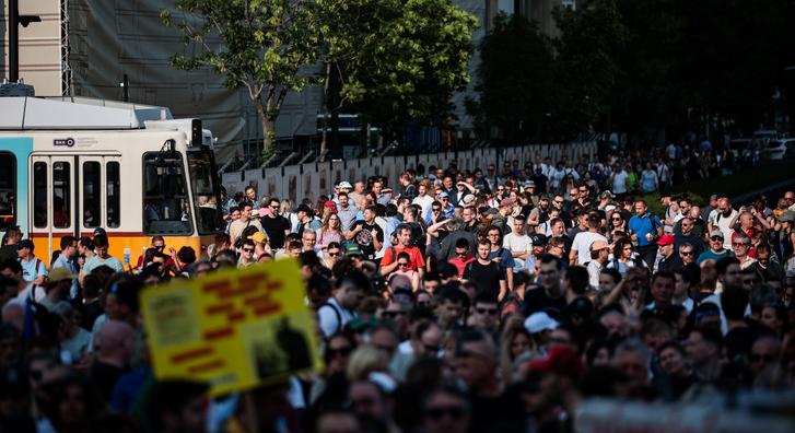Még mindig folyamatosan érkeznek a demonstrálók