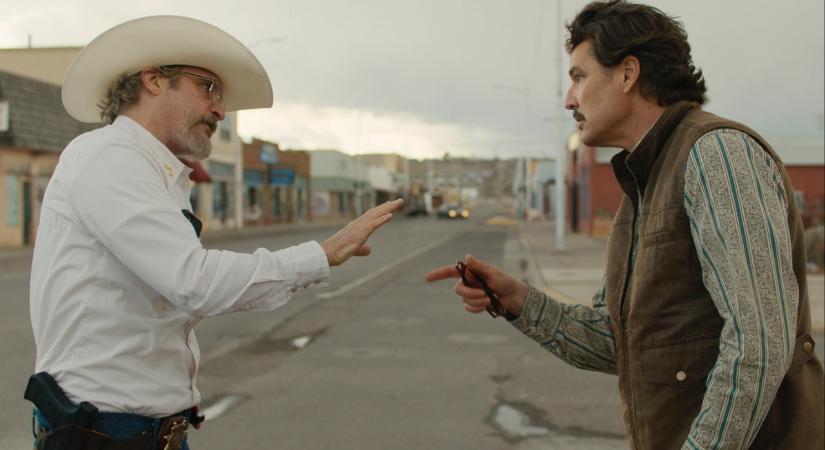 Eddington: Megkapta első teljes előzetesét Joaquin Phoenix és Pedro Pascal koronavírusos westernje, ami visszaránt minket 2020-ba