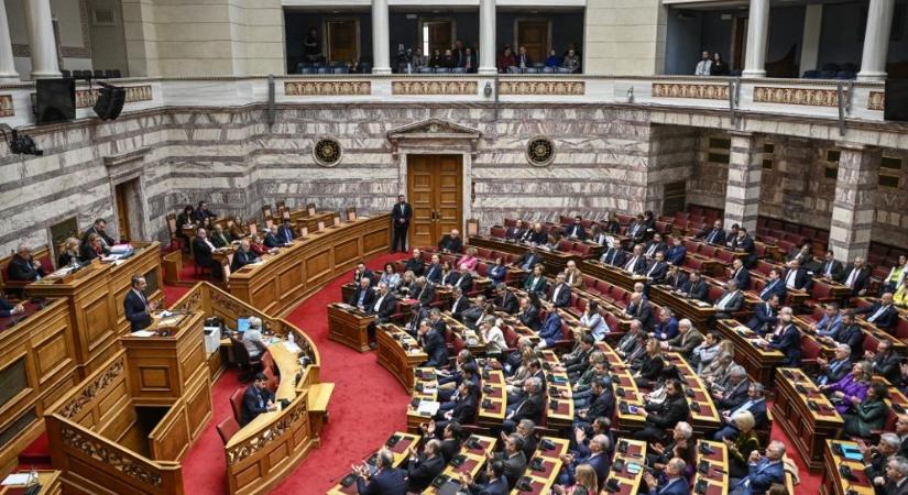 Elvették három görög képviselő mandátumát, mert börtönben ülő neonáci politikus útmutatásait követték
