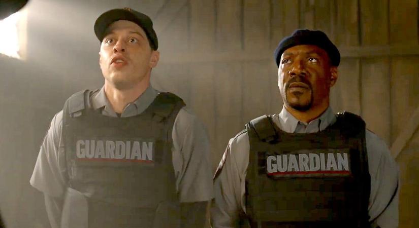Eddie Murphy és Pete Davidson akcióban – megérkezett A fuvar első előzetese!