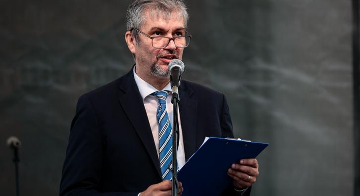 Hadházy Ákos: A pisztolyt nem sütötték el, de most is ott van az asztalon megtöltve