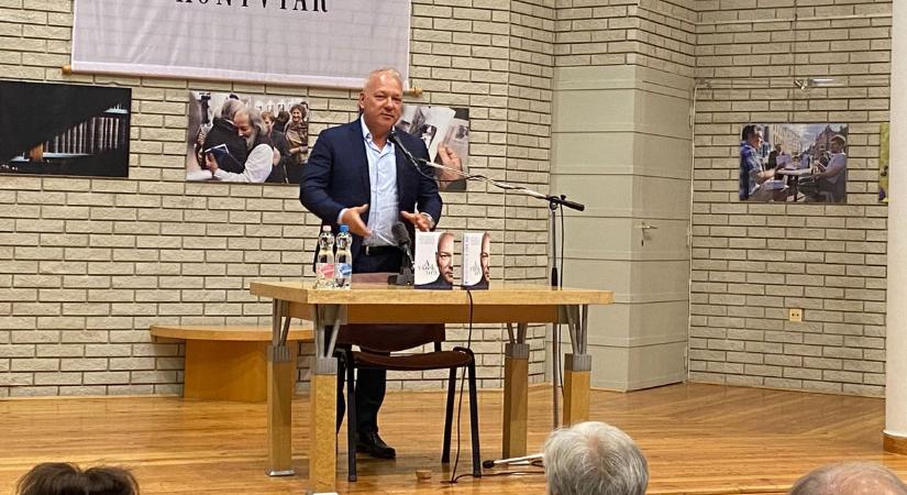 Balogh Levente könyvbemutatója indította a kecskeméti Ünnepi Könyvhét sorozatot