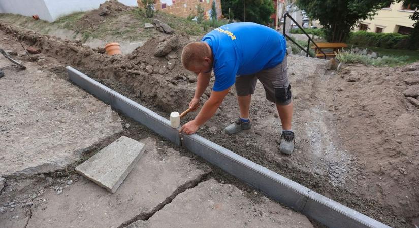 Buszmegállót is helyeznek át Mátraderecskén