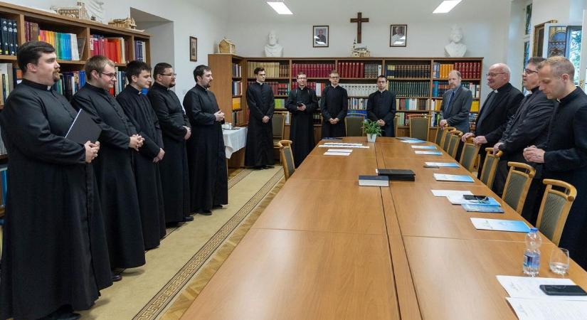 Záróvizsgát tettek a hallgatók a katolikus teológusképzésen Győrben