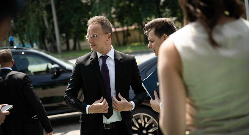 Szijjártó szerint durva magyarellenes propaganda volt a Zelenszkij-interjú, Orbán azt írta, az ukrán elnök belénk állt