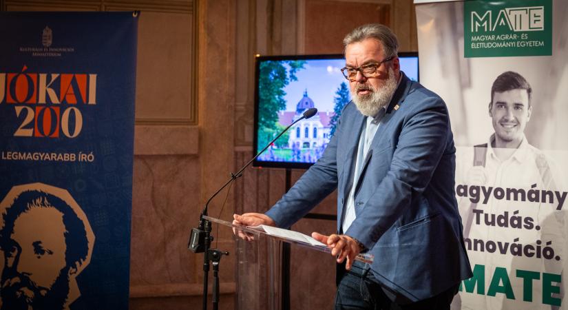 L. Simon miniszteri biztos lett