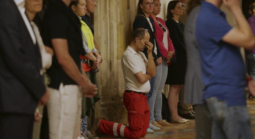 Gráci vérengzés - "Anya, az életemért futok" - Halottnak tettették magukat a diákok, mások futottak - Fotók