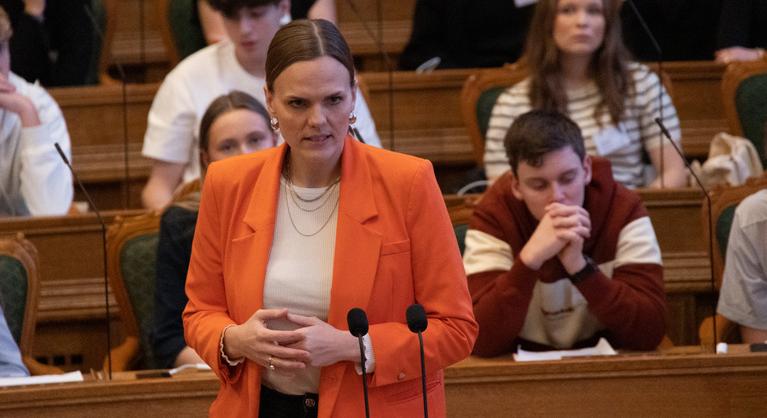 Dánia bekeményít, szigorú korlátozások jöhetnek a közösségi médiában