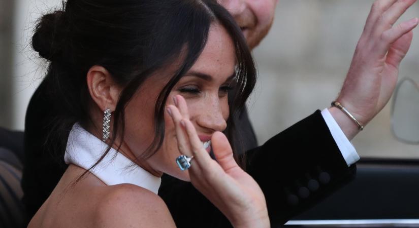 Nincs több titok – Meghan Markle Diana csodálatos gyűrűjét húzta az ujjára, így néz ki