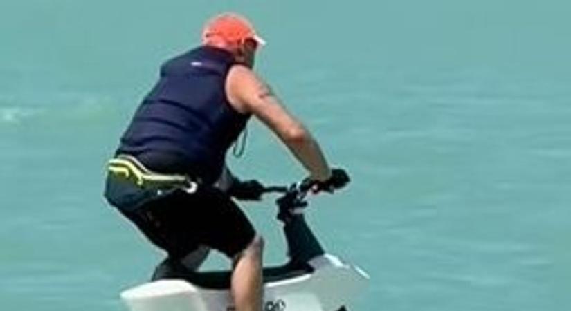 Vízi rájder, öcsém: különleges járművel szelték a habokat a Balatonon (videó)