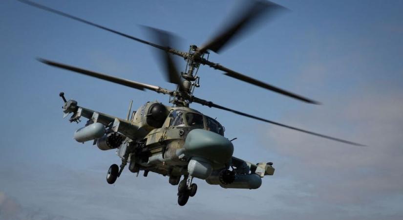 Nézze meg, hogyan vadászik az orosz szuperhelikopter ukrán drónokra! (VIDEÓ)