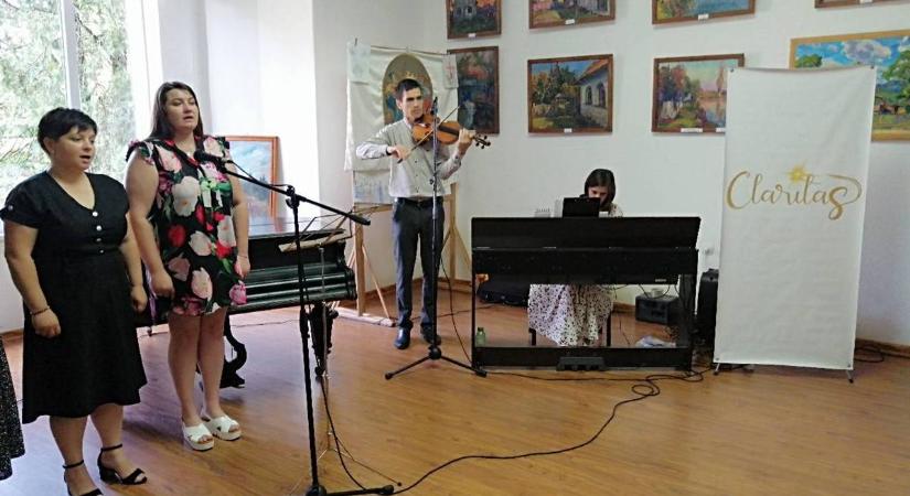 Összefogás a Petróci gyermekekért - Jótékonysági koncert a Péterfalvai Képtárban