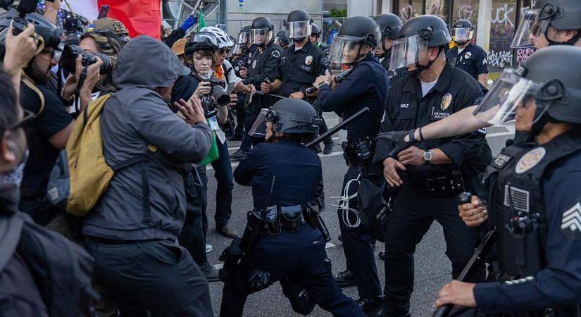 Vészhelyzetet és kijárási tilalmat rendeltek el Los Angeles belvárosában