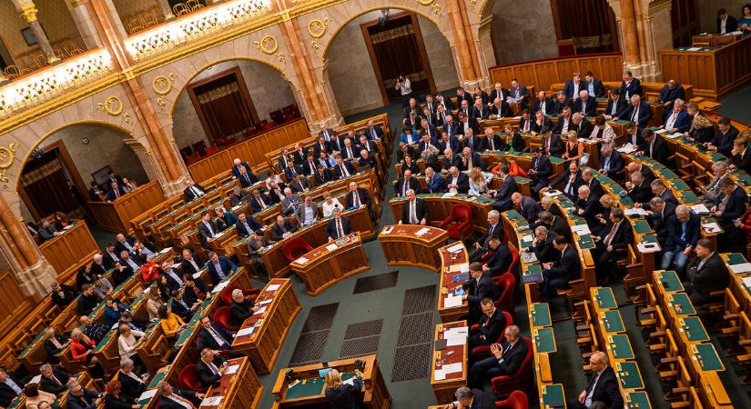 Polt Péterről és a kampánypénzekről is gyorsan szavaz ma a parlament
