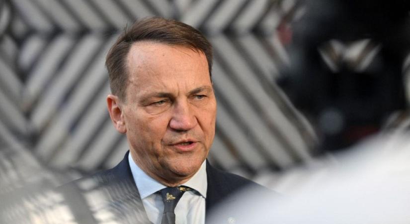 Kezdetét vette a játszma: Sikorski felháborító módszerrel szeretné átállítani Orbánt