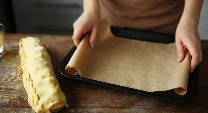 Nem csak sütni lehet vele: 3 zseniális és filléres trükk, amire a sütőpapírt használhatod